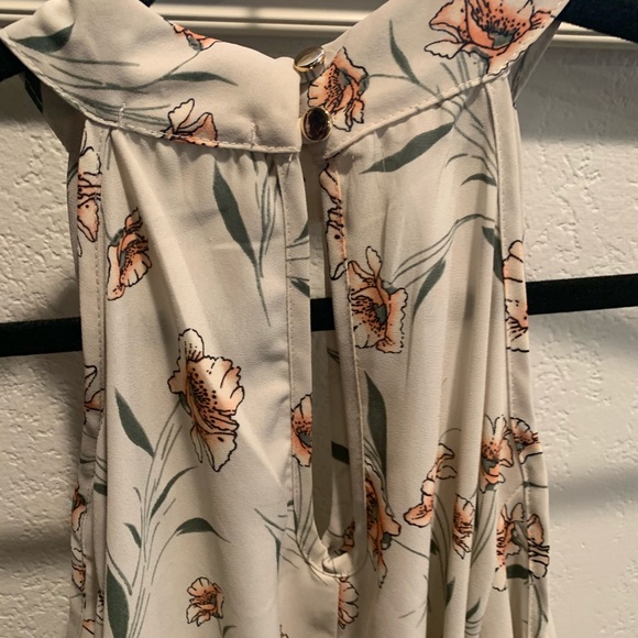 Floral mock neck cold shoulder top - Picture 5 of 6